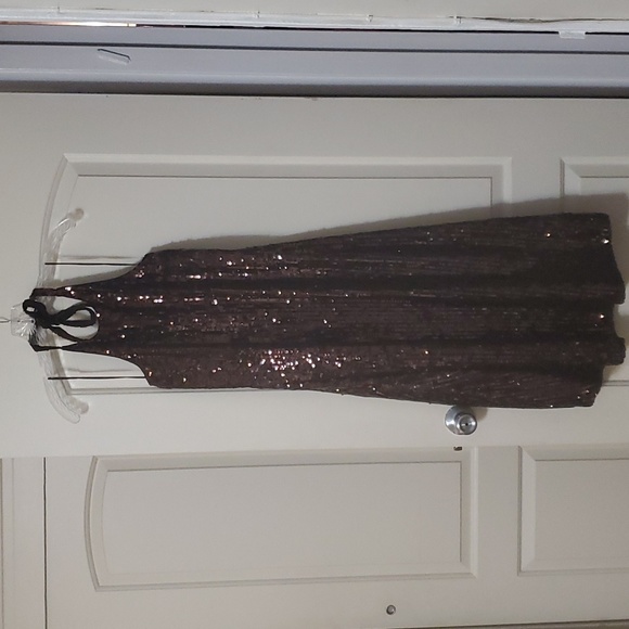 Sequin backless midi dress - Picture 2 of 4